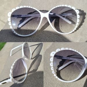 🤍 Mannequin Vintage Retro White Petal Sunglasses